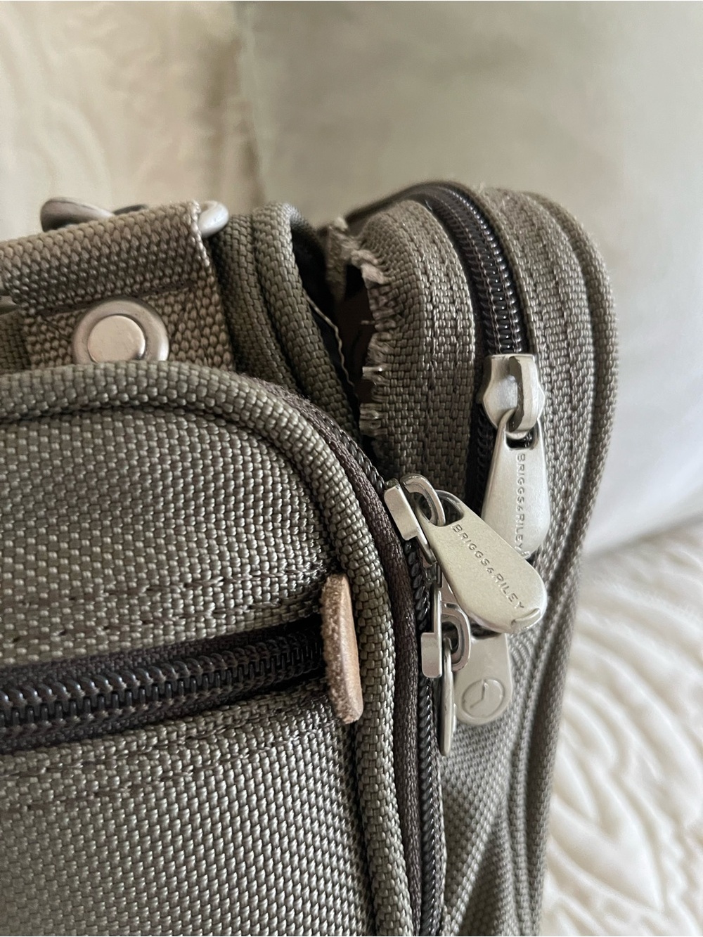 Briggs & Riley Olive Men's Travel Bag - Picture 5 of 11